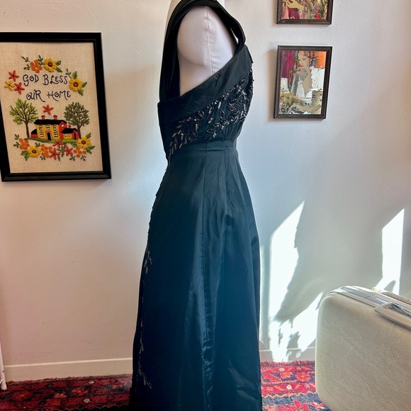Late 1950s / Early 1960s Vintage Beaded Black Satin Cocktail & Dance Dress - Picture 4 of 13
